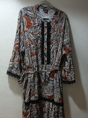City Chic size Xl  Rust, Black & White Paisley Lace-Trim Long Sleeve Dress